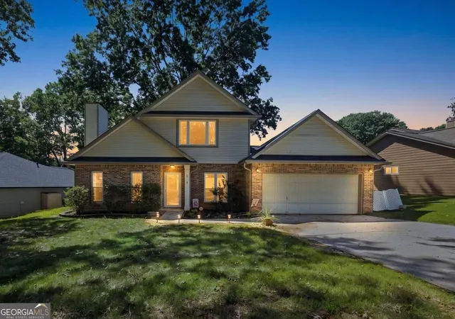 Photo 2 of Single family home for sale at 10845 Willow Meadow Cir, Alpharetta, GA 30022 | MLS# 10847849 | Listing updated on 2026-10-06