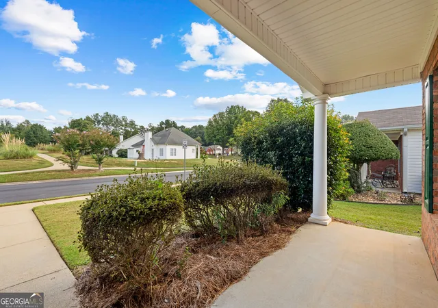 Photo 3 of Single family home for sale at 270 Autumn Glen, Fayetteville, GA 30215 | MLS# 10851408 | Listing updated on 2026-09-24