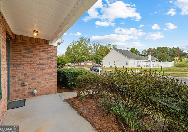 Photo 4 of Single family home for sale at 270 Autumn Glen, Fayetteville, GA 30215 | MLS# 10851408 | Listing updated on 2026-09-24