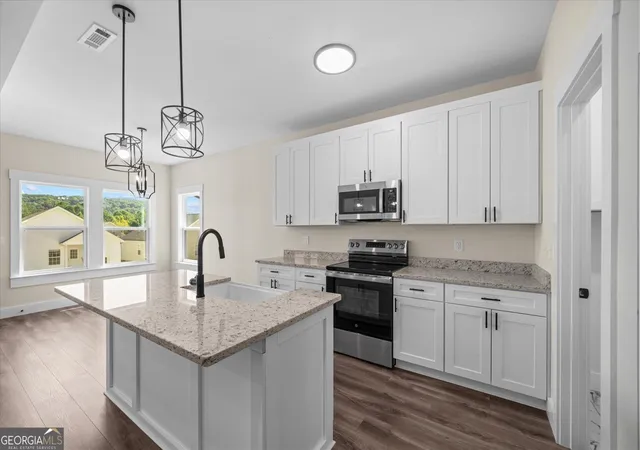 Photo 2 of Single family home for sale at 142 Washington St, Dalton, GA 30721 | MLS# 10840318 | Listing updated on 2026-09-18