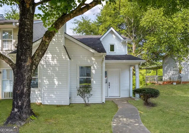 Photo 2 of Townhouse for sale at 2176 Wellington Cir, Lithonia, GA 30058 | MLS# 10852272 | Listing updated on 2026-09-24