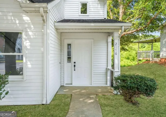 Photo 3 of Townhouse for sale at 2176 Wellington Cir, Lithonia, GA 30058 | MLS# 10852272 | Listing updated on 2026-09-24