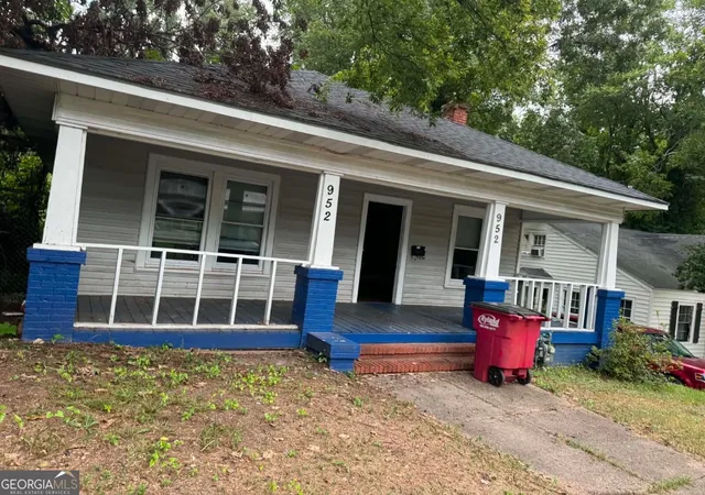 Single family home for sale at 952 Curry Pl, Macon, GA 31211 | MLS# 10850792