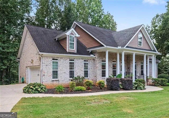 Photo 2 of Single family home for sale at 5453 Copper Crk Rd, Flowery Branch, GA 30542 | MLS# 10841629 | Listing updated on 2026-09-22