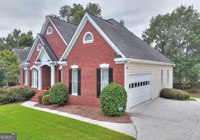Photo 2 of Single family home for sale at 613 Eagle River Ln, Grayson, GA 30017 | MLS# 10852640 | Listing updated on 2026-10-08