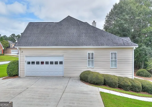 Photo 3 of Single family home for sale at 613 Eagle River Ln, Grayson, GA 30017 | MLS# 10852640 | Listing updated on 2026-10-08