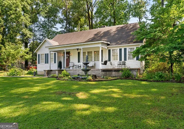 Photo 3 of Single family home for sale at 606 Woodland Dr, Dalton, GA 30721 | MLS# 10846159 | Listing updated on 2026-09-26