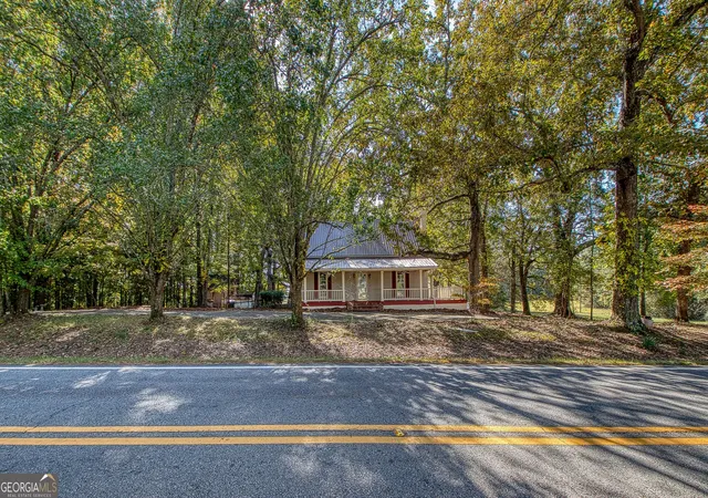 Photo 1 of Single family home for sale at 379 Line Crk Rd, Senoia, GA 30276 | MLS# 10880611 | Listing updated on 2026-10-28