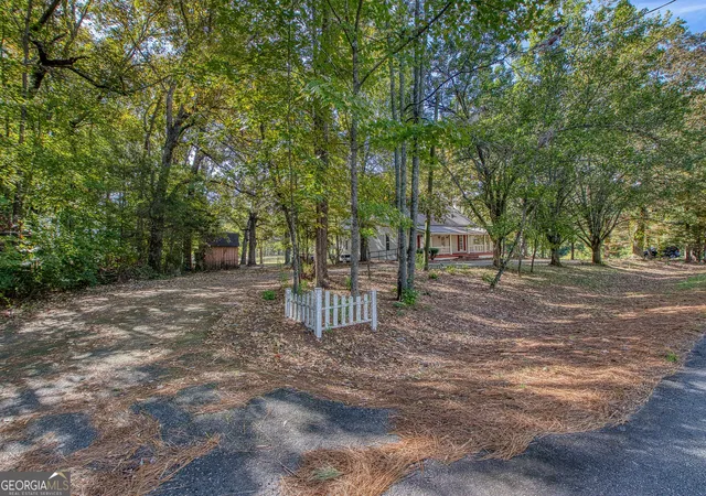 Photo 4 of Single family home for sale at 379 Line Crk Rd, Senoia, GA 30276 | MLS# 10880611 | Listing updated on 2026-10-28