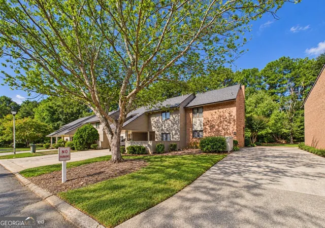 Photo 2 of Condo for sale at 2483 Cedar Cyn Rd Se, Marietta, GA 30067 | MLS# 10849313 | Listing updated on 2026-10-02