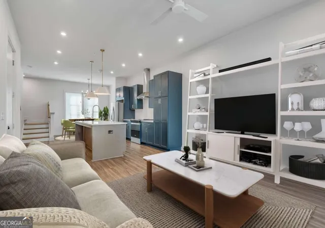 Listing Photo 4 - Condo for sale in building located at 1273 Longreen Ter NW, Atlanta, GA 30318