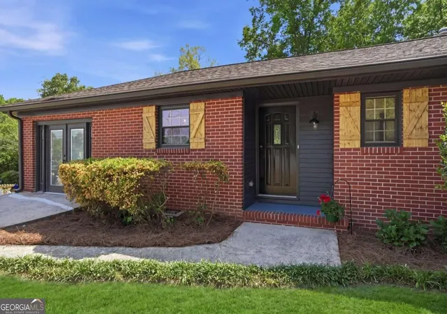 Photo 1 of Single family home for sale at 2880 Sherwood Rd Se, Smyrna, GA 30082 | MLS# 10843857 | Listing updated on 2026-09-11