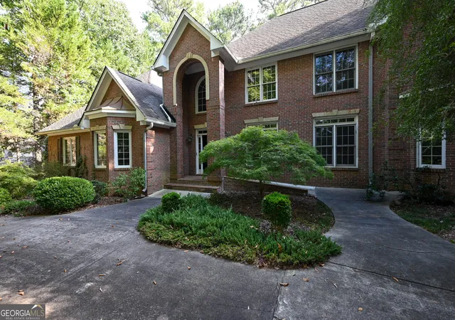 Photo 2 of Single family home for sale at 195 Oak Manor, Fayetteville, GA 30214 | MLS# 10847587 | Listing updated on 2026-09-17