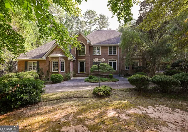 Photo 3 of Single family home for sale at 195 Oak Manor, Fayetteville, GA 30214 | MLS# 10847587 | Listing updated on 2026-09-17