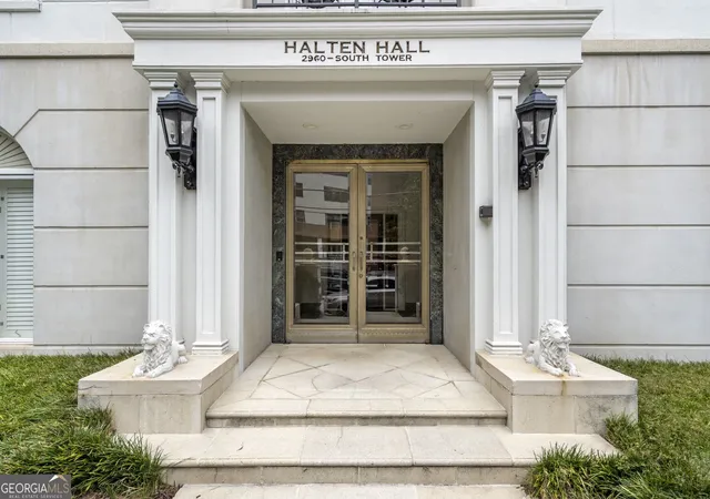 Listing Photo 2 - Condo for sale in building located at 2960 S Pharr Ct NW, Atlanta, GA 30305 - Unit #3