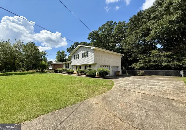 Photo 2 of Single family home for sale at 6641 Londonderry Dr, Morrow, GA 30260 | MLS# 10836998 | Listing updated on 2026-09-19