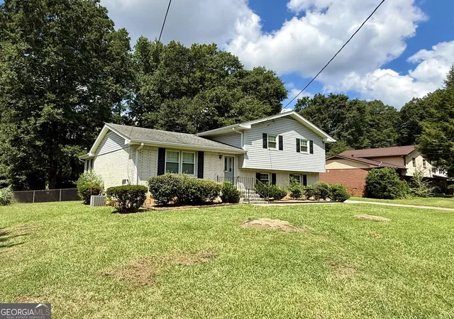 Photo 3 of Single family home for sale at 6641 Londonderry Dr, Morrow, GA 30260 | MLS# 10836998 | Listing updated on 2026-09-19