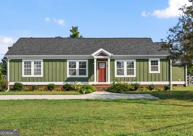 Photo 1 of Single family home for sale at 261 Lagrange St, Newnan, GA 30263 | MLS# 10840559 | Listing updated on 2026-09-20