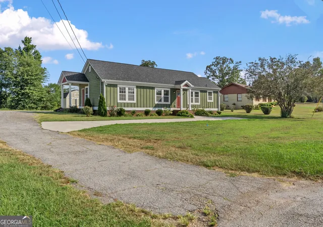 Photo 2 of Single family home for sale at 261 Lagrange St, Newnan, GA 30263 | MLS# 10840559 | Listing updated on 2026-09-20