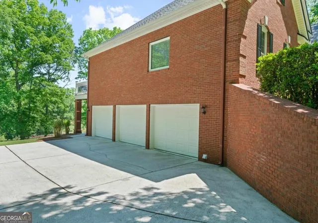 Photo 4 of Sale Pending at 103 Water Ridge Dr, Milledgeville, GA 31061 | MLS# 10837930 | Listing updated on 2026-09-09