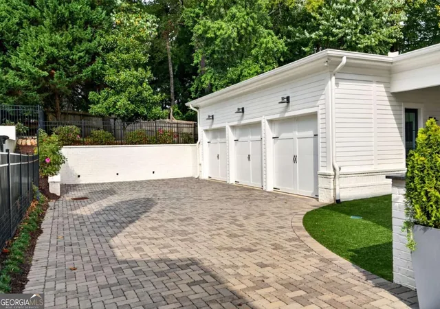 Photo 3 of Single family home for sale at 146 Weyhill Ct, Alpharetta, GA 30009 | MLS# 10843657 | Listing updated on 2026-09-10
