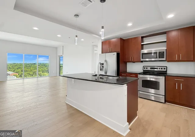 Listing Photo 5 - Condo for sale in building located at 4561 Olde Perimeter Wy, Atlanta, GA 30346 - Unit #1909