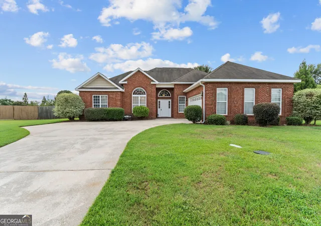 Photo 1 of Single family home for sale at 223 Loudon Hl Dr, Warner Robins, GA 31088 | MLS# 10842130 | Listing updated on 2026-09-09