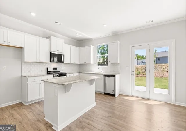 Photo 3 of Single family home for sale at 34 Hampshire Ct, Cartersville, GA 30120 | MLS# 10853015 | Listing updated on 2026-09-28