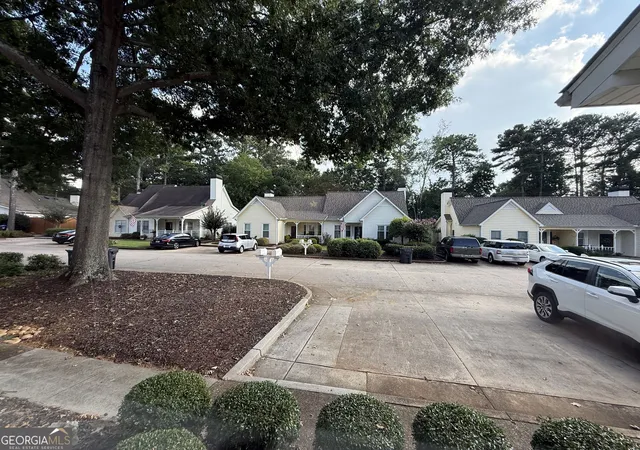 Photo 3 of Condo for sale at 183 Victoria Way #183, Roswell, GA 30075 | MLS# 10841681 | Listing updated on 2026-10-05