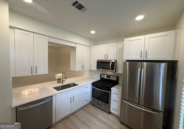 Listing Photo 4 - Condo for sale in building located at 183 Victoria Wy, Roswell, GA 30075 - Unit #183