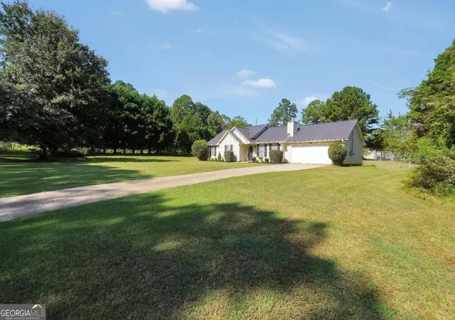 Photo 3 of Single family home for sale at 41 Giles Dr, Mcdonough, GA 30252 | MLS# 10841199 | Listing updated on 2026-09-07