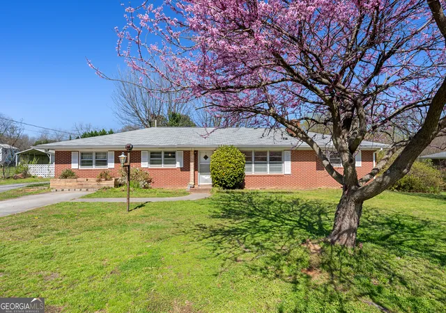 Photo 1 of Single family home for sale at 868 Fairview Ave, Hartwell, GA 30643 | MLS# 10840993 | Listing updated on 2026-09-19