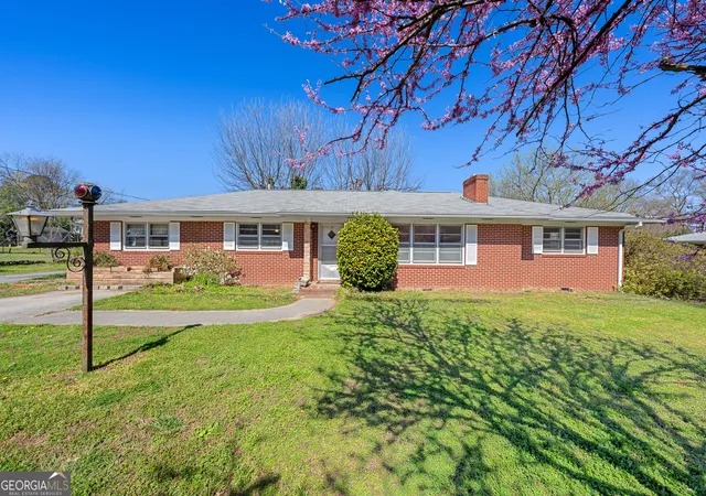 Photo 3 of Single family home for sale at 868 Fairview Ave, Hartwell, GA 30643 | MLS# 10840993 | Listing updated on 2026-09-19