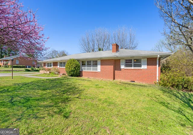 Photo 3 of Single family home for sale at 868 Fairview Ave, Hartwell, GA 30643 | MLS# 10840993 | Listing updated on 2026-09-19