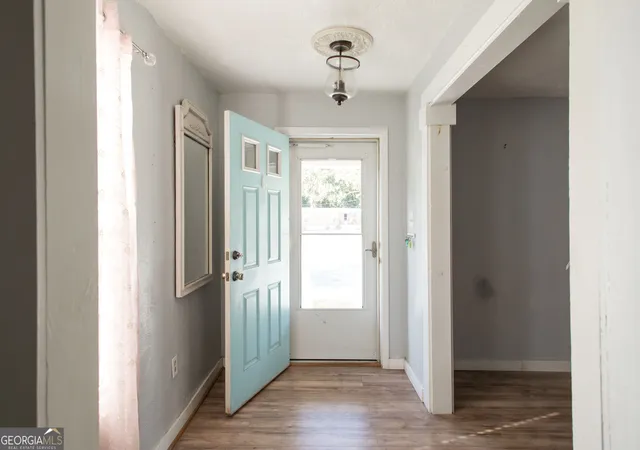 Photo 3 of Single family home for sale at 325 Glass St, Waycross, GA 31503 | MLS# 10850866 | Listing updated on 2026-10-20