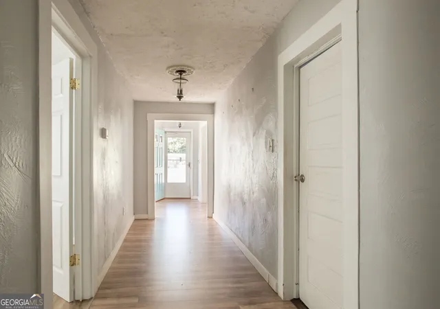 Photo 4 of Single family home for sale at 325 Glass St, Waycross, GA 31503 | MLS# 10850866 | Listing updated on 2026-10-20