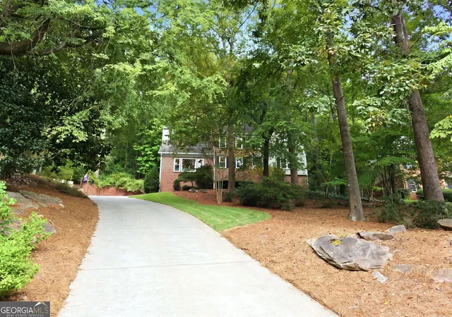 Photo 3 of Single family home for sale at 235 River Landing Dr, Roswell, GA 30075 | MLS# 10844099 | Listing updated on 2026-09-11