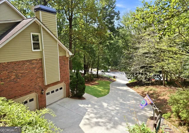 Photo 3 of Single family home for sale at 235 River Landing Dr, Roswell, GA 30075 | MLS# 10844099 | Listing updated on 2026-09-11