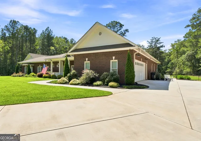 Photo 4 of Single family home for sale at 476 Mount Bethel Rd, Mcdonough, GA 30252 | MLS# 10843409 | Listing updated on 2026-09-10