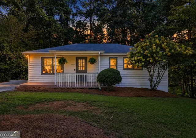Photo 2 of Single family home for sale at 4925 Oak Grv Dr, Cumming, GA 30040 | MLS# 10838483 | Listing updated on 2026-09-16