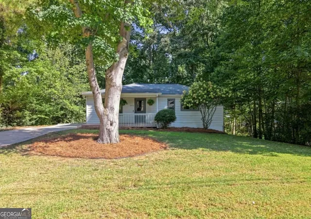 Photo 3 of Single family home for sale at 4925 Oak Grv Dr, Cumming, GA 30040 | MLS# 10838483 | Listing updated on 2026-09-16