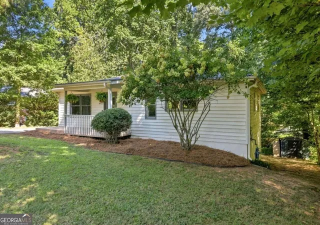 Photo 3 of Single family home for sale at 4925 Oak Grv Dr, Cumming, GA 30040 | MLS# 10838483 | Listing updated on 2026-09-16