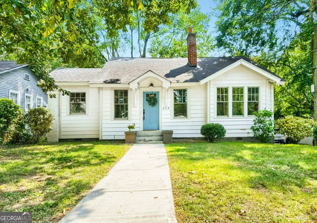Photo 1 of Single family home for sale at 654 Gillette Ave Sw, Atlanta, GA 30310 | MLS# 10842992 | Listing updated on 2026-09-10