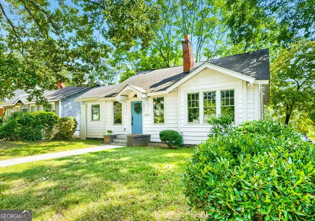 Photo 2 of Single family home for sale at 654 Gillette Ave SW, Atlanta, GA 30310 | MLS# 10842992 | Listing updated on 2026-09-10
