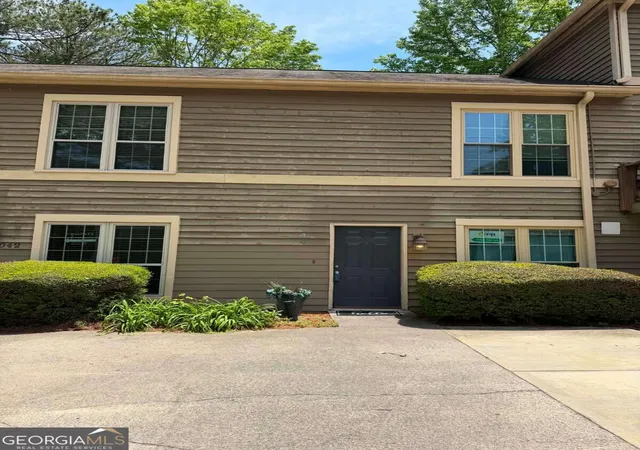 Photo 1 of Townhouse for sale at 3044 Steeplechase Dr, Alpharetta, GA 30004 | MLS# 10840551 | Listing updated on 2026-09-07
