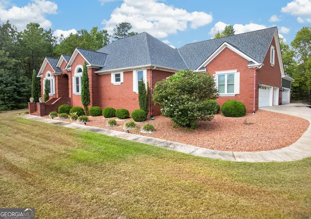Photo 3 of Single family home for sale at 128 Lakemere Ln Nw, Milledgeville, GA 31061 | MLS# 10851959 | Listing updated on 2026-10-07