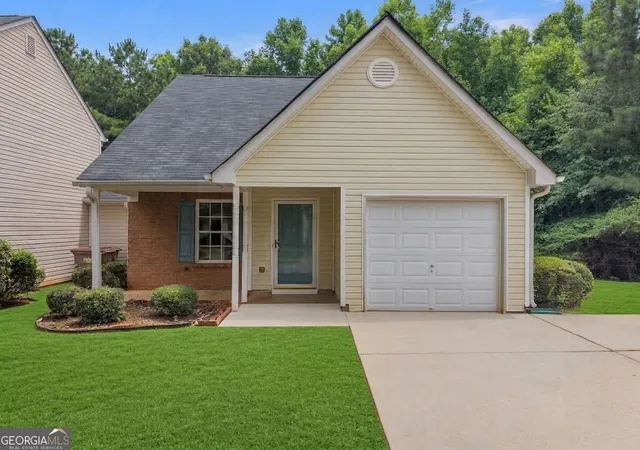 Townhouse for sale at 167 London Dr, Mcdonough, GA 30253 | MLS# 10851963