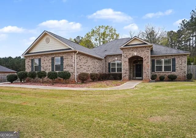 Photo 2 of Single family home for sale at 1024 Yorkshire Dr, Griffin, GA 30223 | MLS# 10838228 | Listing updated on 2026-09-16