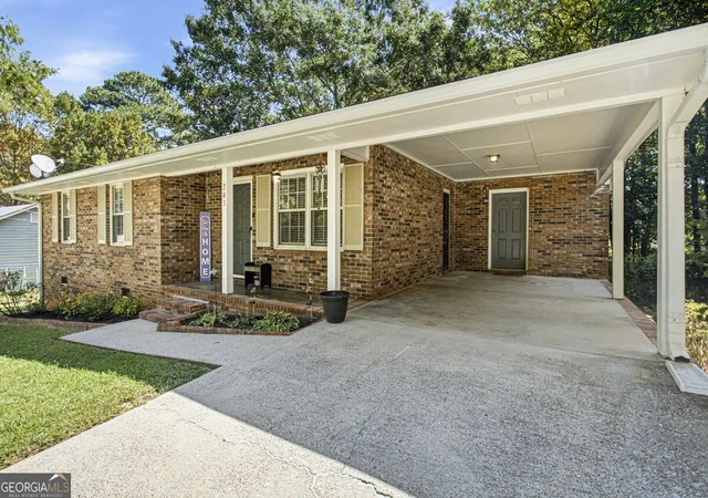 Photo 2 of Single family home for sale at 241 Doster Dr, Winder, GA 30680 | MLS# 10843347 | Listing updated on 2026-10-09
