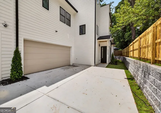 Photo 2 of Townhouse for sale at 225 Stovall St Se #B, Atlanta, GA 30316 | MLS# 10837129 | Listing updated on 2026-09-30